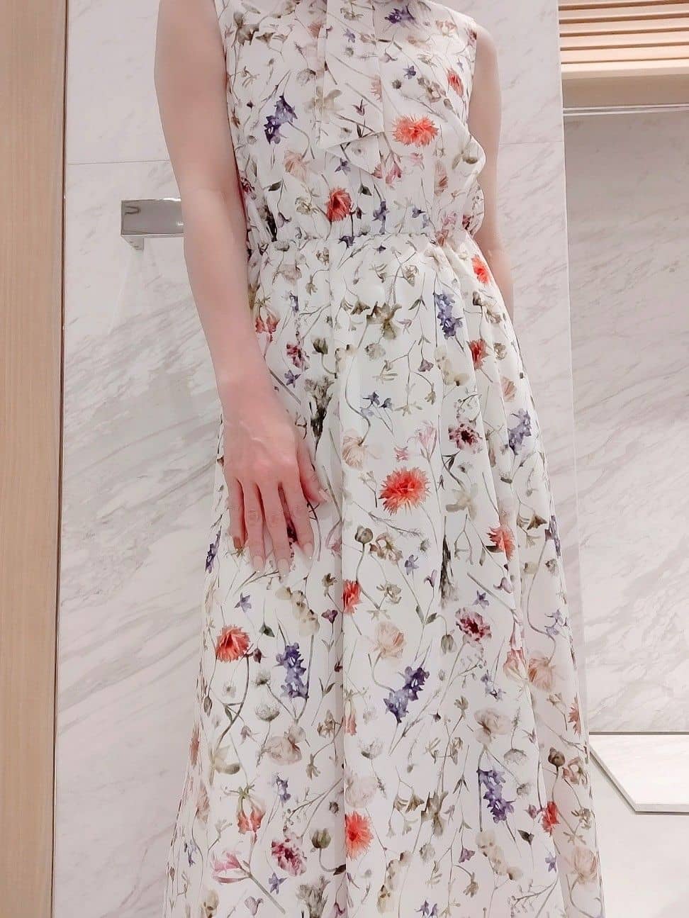 華やかで上品なフラワープリントワンピース💐💕 | エッセンス