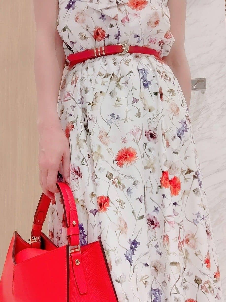 華やかで上品なフラワープリントワンピース💐💕 | エッセンス